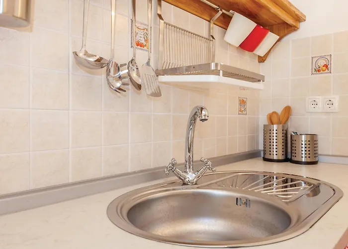 2 Bedroom Cozy In Grizane-Belgrad