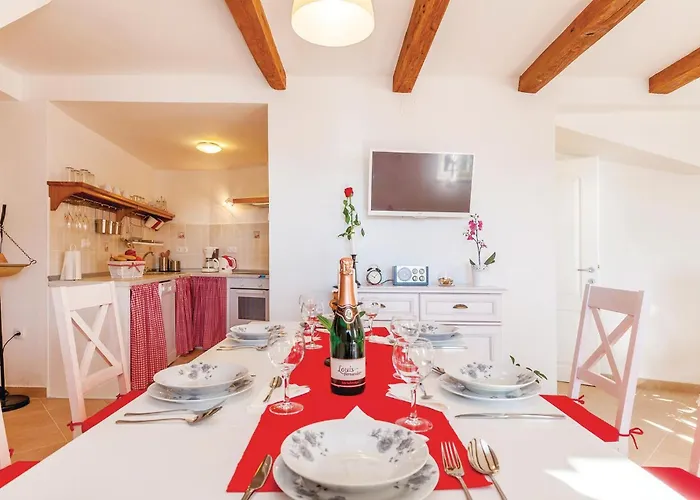 2 Bedroom Cozy In Grizane-Belgrad