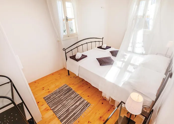 2 Bedroom Cozy In *
