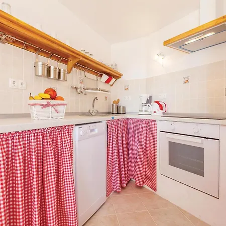 2 Bedroom Cozy In Grižane