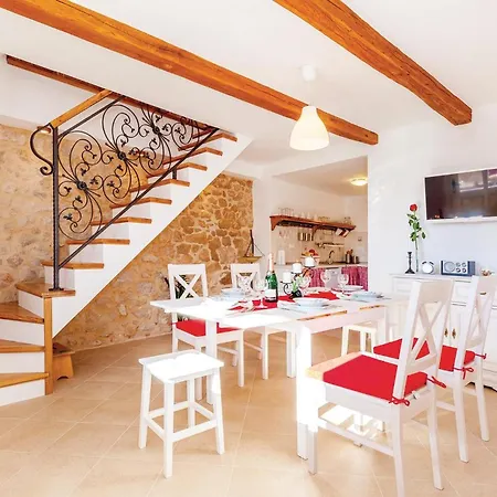2 Bedroom Cozy In * Grižane