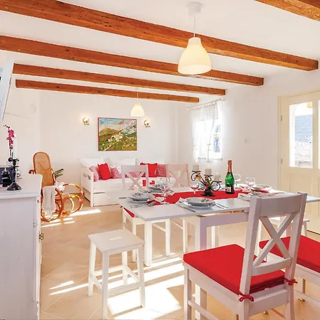 2 Bedroom Cozy In בית נופש