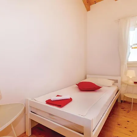 2 Bedroom Cozy In בית נופש Grižane