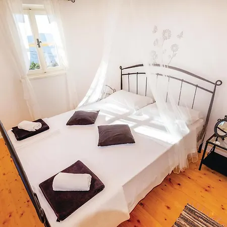 2 Bedroom Cozy In בית נופש *
