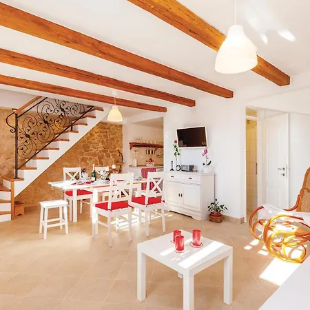2 Bedroom Cozy In בית נופש *
