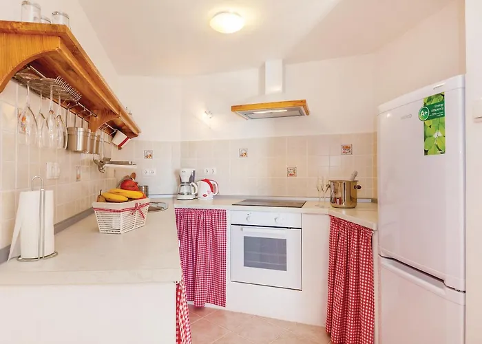 Feriehus 2 Bedroom Cozy In Grižane