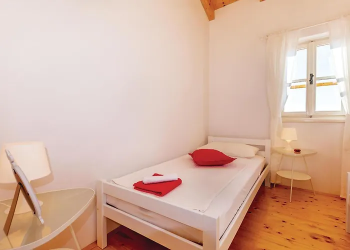 2 Bedroom Cozy In Feriehus Grižane